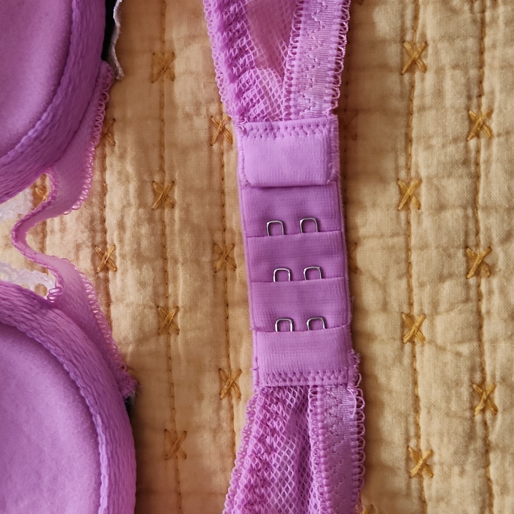 VS Dream Angel's lined Demi EUC 32A - Picture 10 of 11